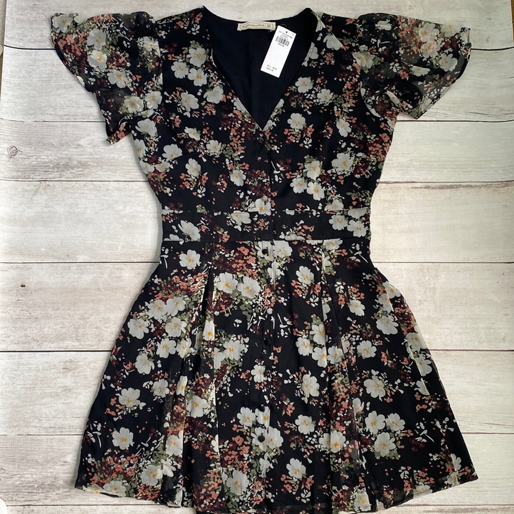 Abercrombie and Fitch Black Floral Short Sleeved Dress